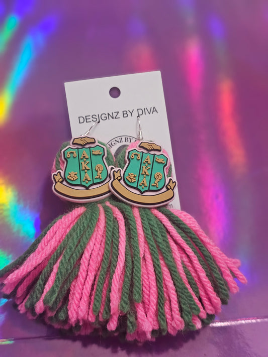 Ivy Crest Tassel Earrings 💗💚